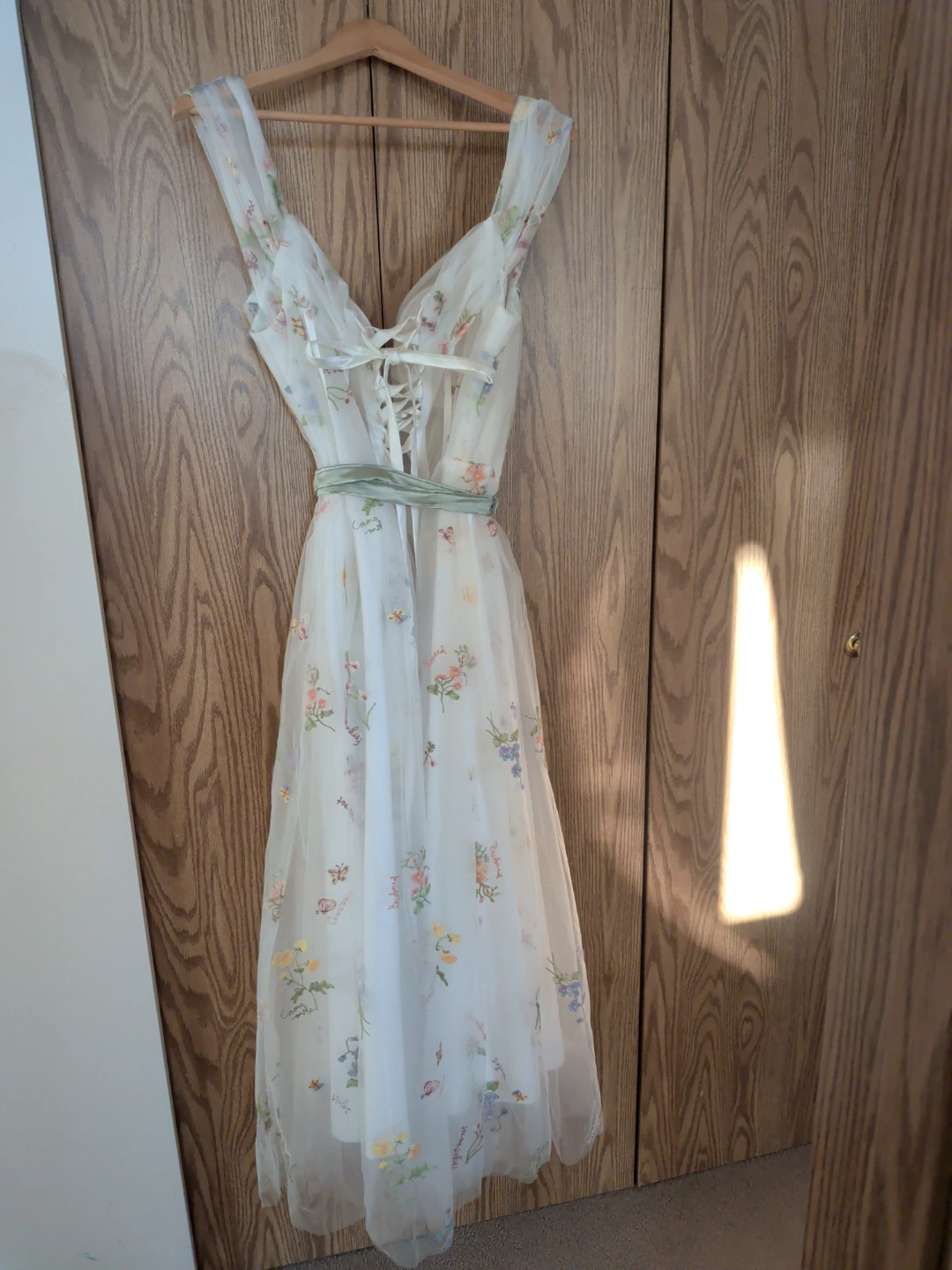 Gorgeous nature inspired gown - photo 2