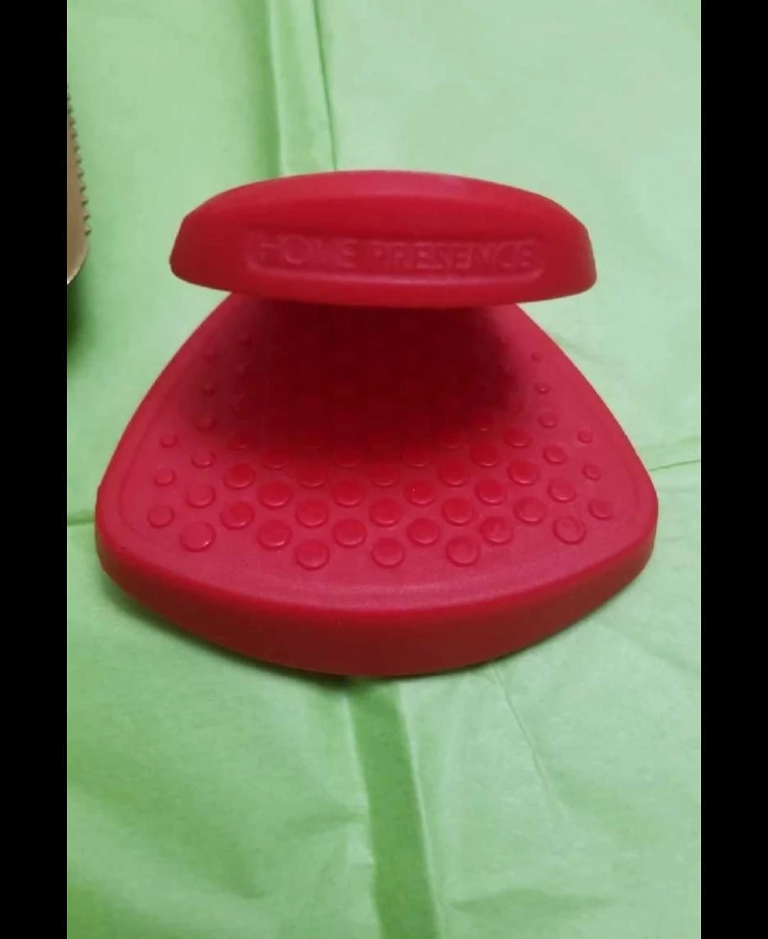 Gold-tone Cake Server and Silicone Pot Holder - photo 3