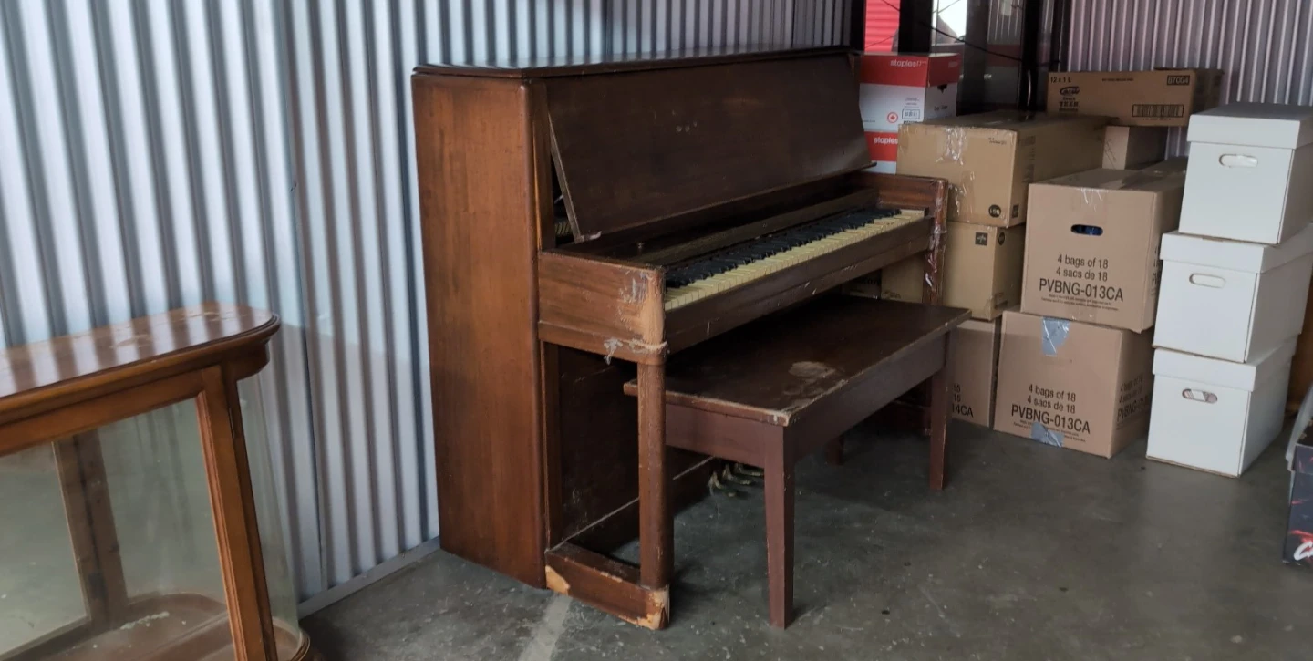 Upright piano