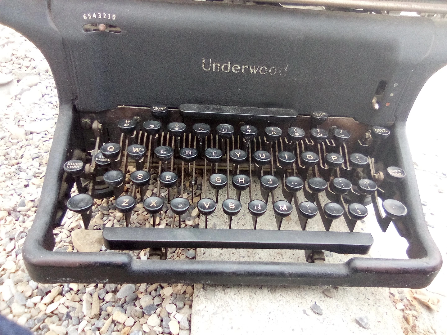 Vintage Underwood Typewriter Made in Canada - photo 2