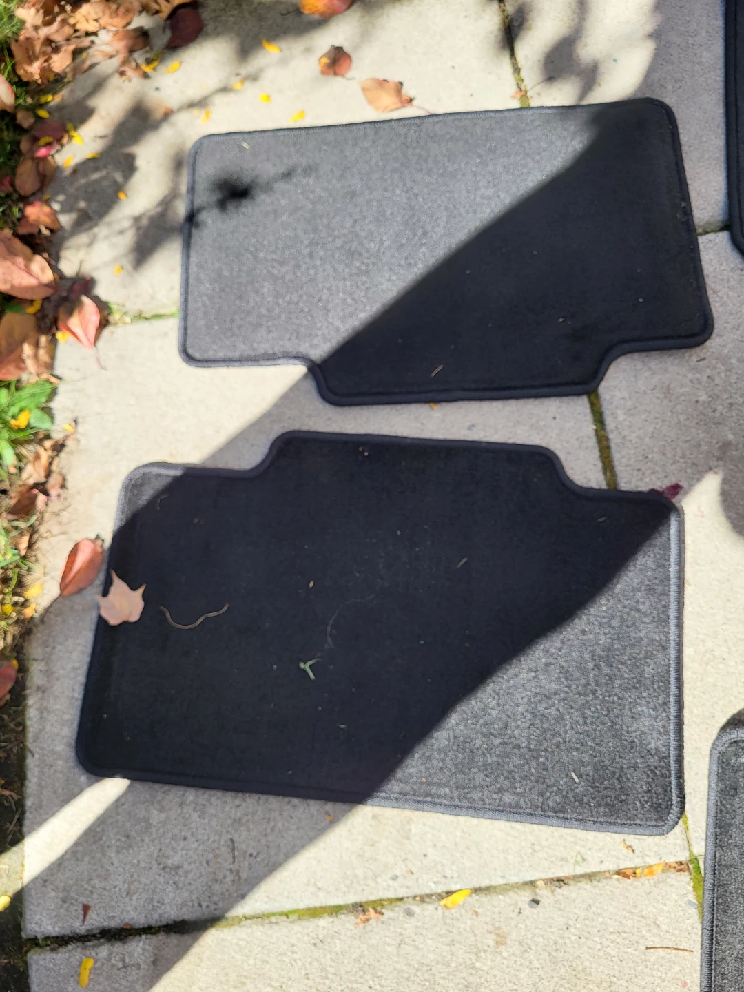 Set of 4 black carpet car floor mats for Ford Edge - photo 4