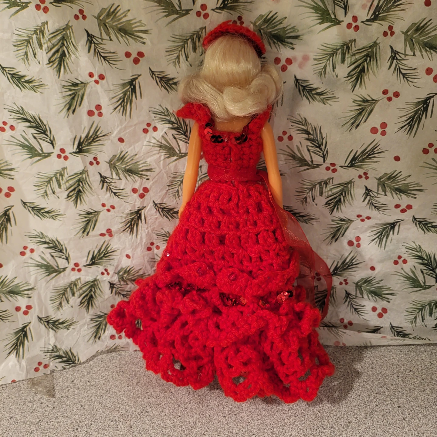 Vintage doll in handmade red crochet gown - photo 2