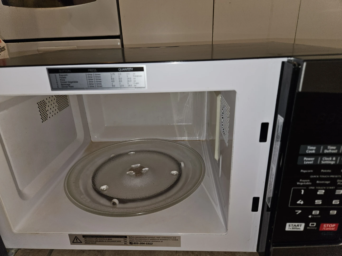 Toshiba Microwave Oven - photo 2