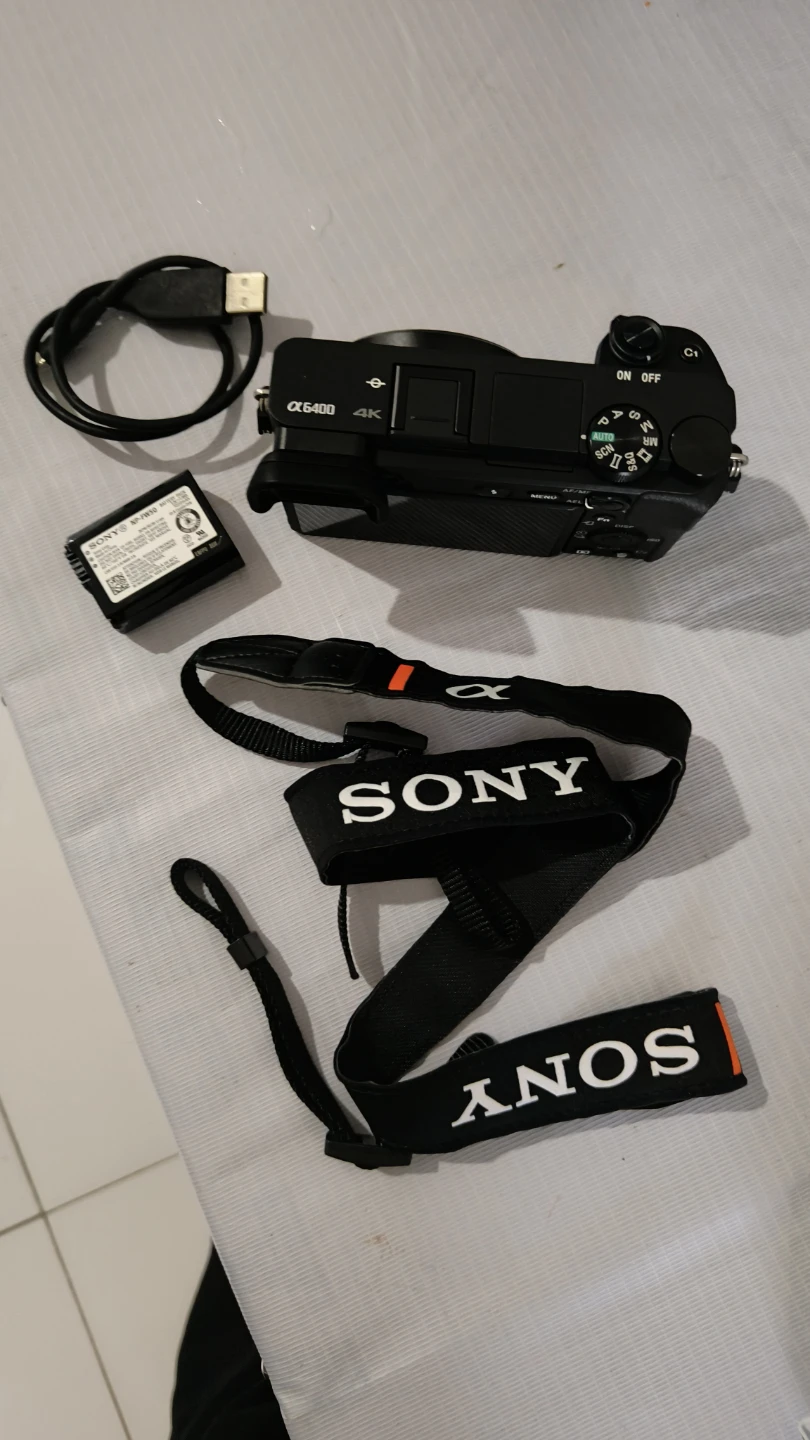 Sony a6400 Mirrorless Camera - photo 3