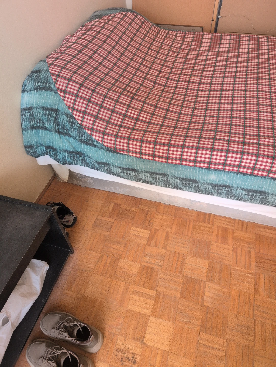 Red and white checkered pattern tablecloth - photo 2
