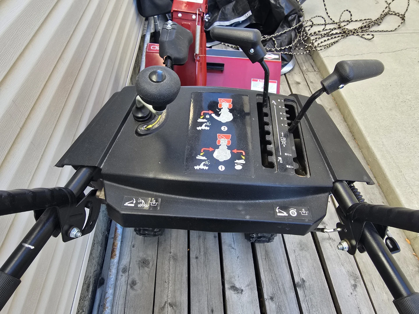 Briggs & Stratton 1227MD Snowblower - photo 3