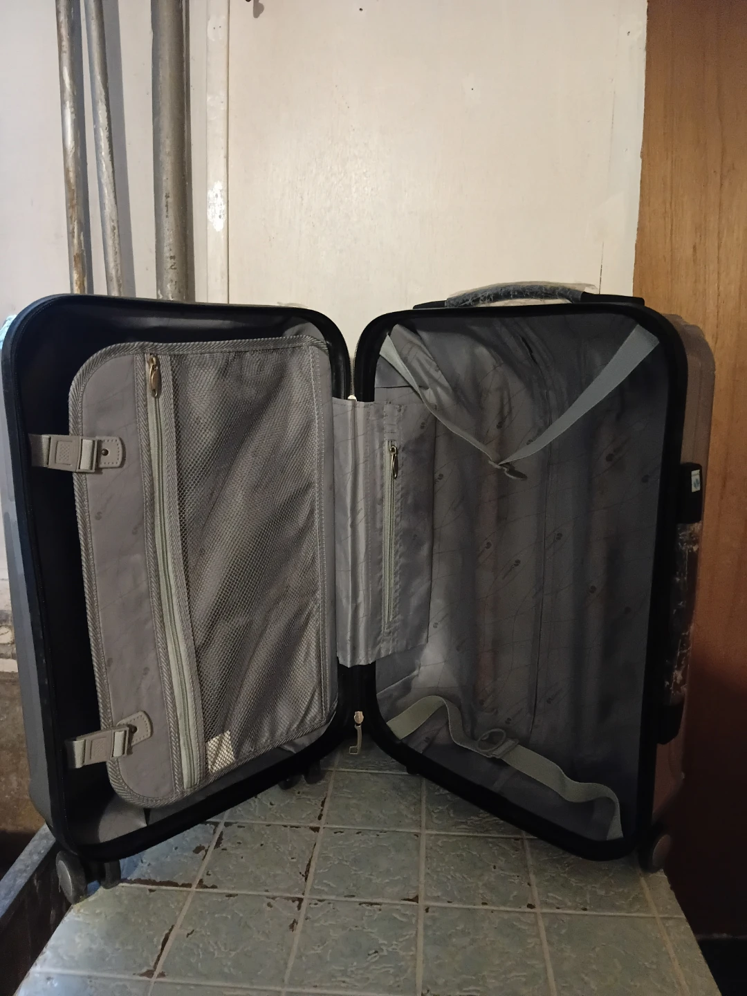 Silver hard-shell carry-on suitcase - photo 2