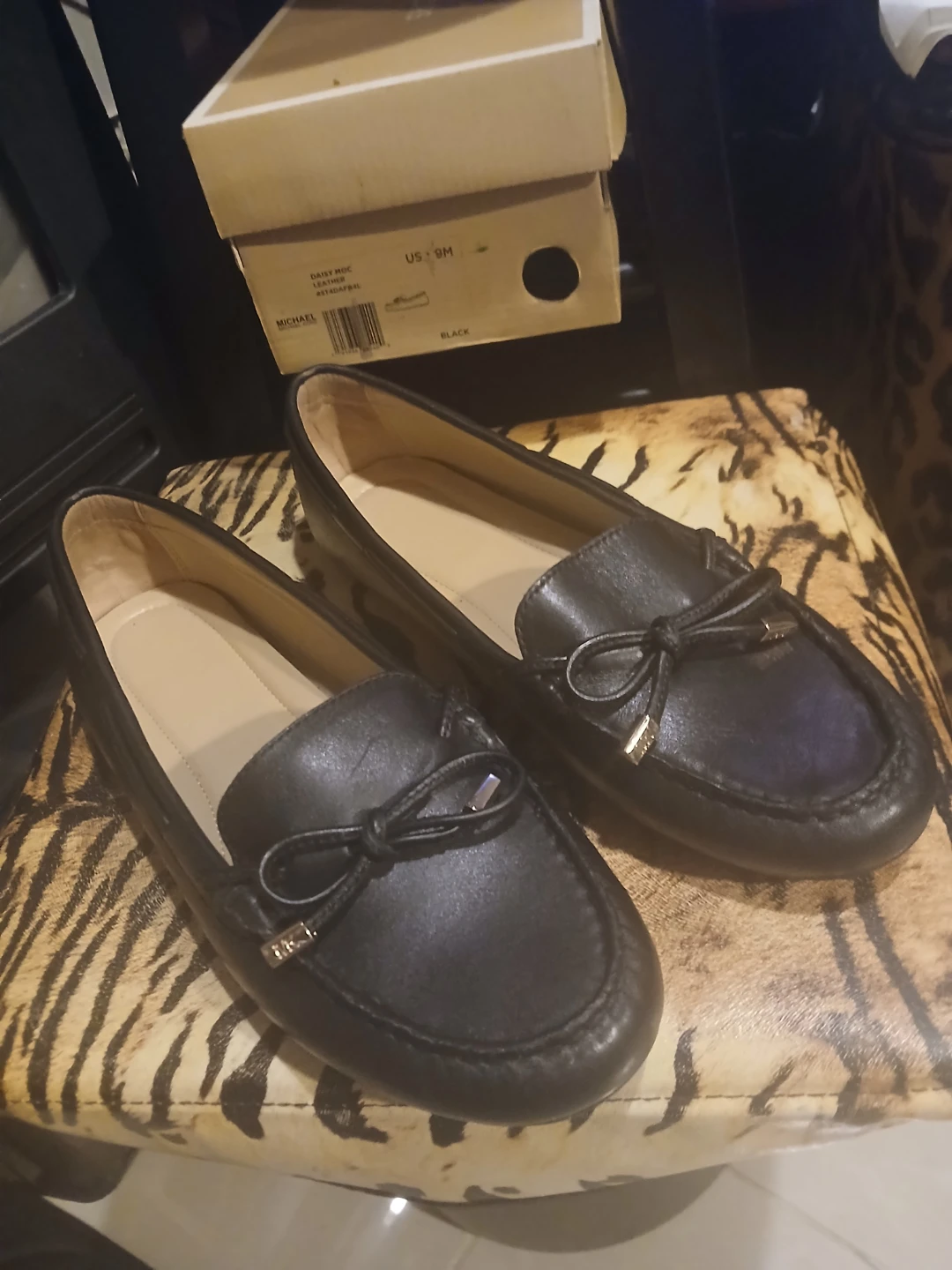 Michael Kors Brand New Loafers Gold Accent Tassels & Plaque - photo 3