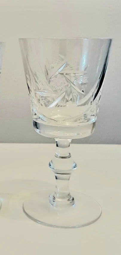 Pair of Ajka Pinwheel Crystal Wine Glasses - photo 4