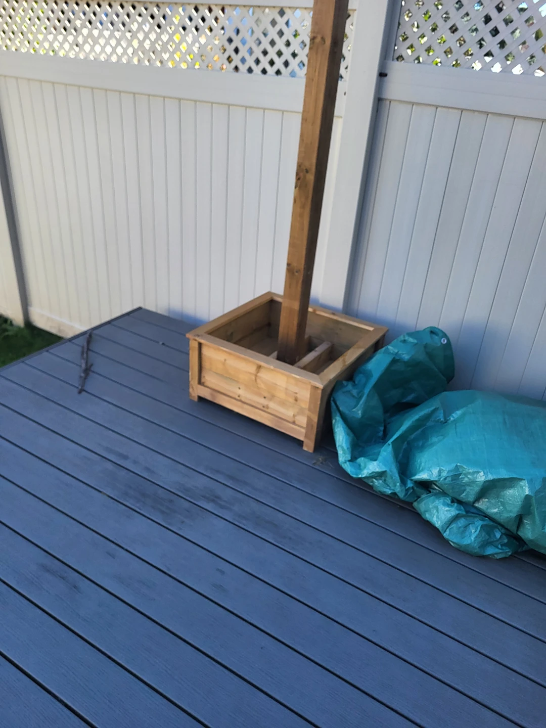 25" Wooden Patio Planter Box with Support Post