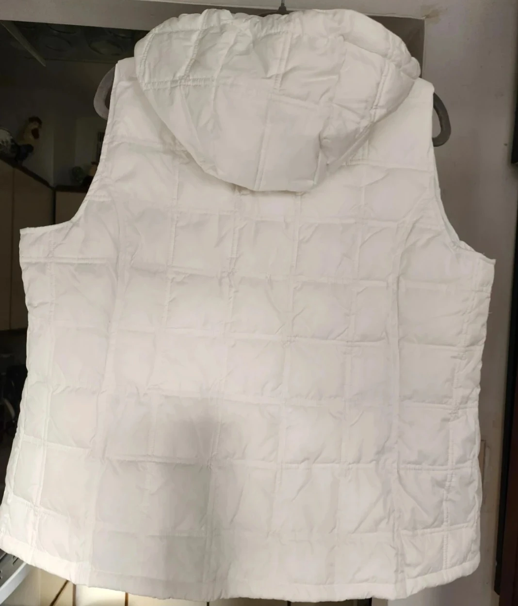 GAP White Quilted Hooded Vest - photo 2