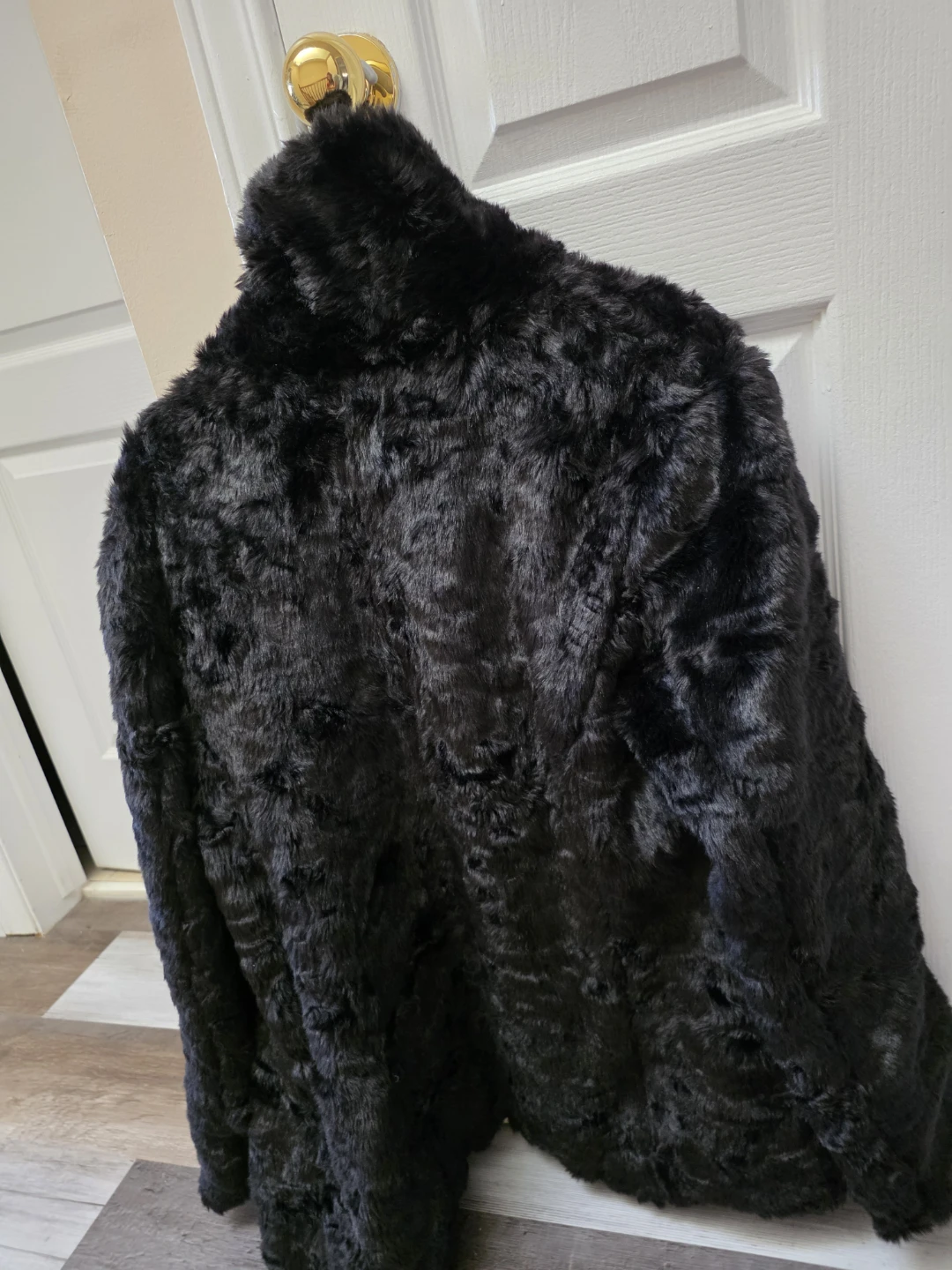 Le Chateau Black Faux Fur Coat - photo 2