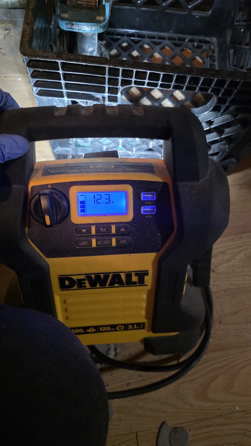 DEWALT 1400A Jump Starter and Compressor - photo 3