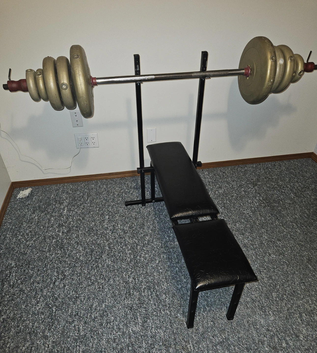 York Weight Bench w/Barbell and Plates - photo 2