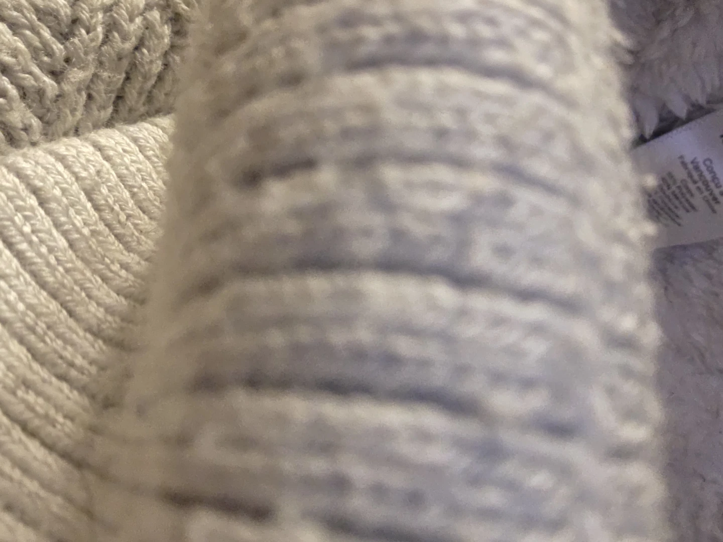 Lululemon grey knit pom beanie - photo 3