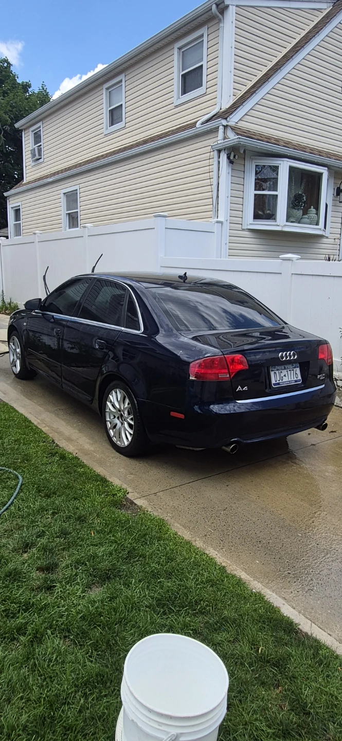 Audi A4 2.0T Sedan - photo 2
