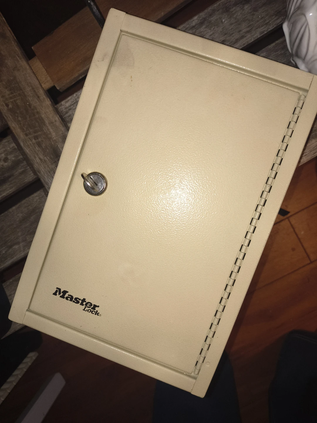 Master Lock Wall-Mount Key Cabinet - photo 3