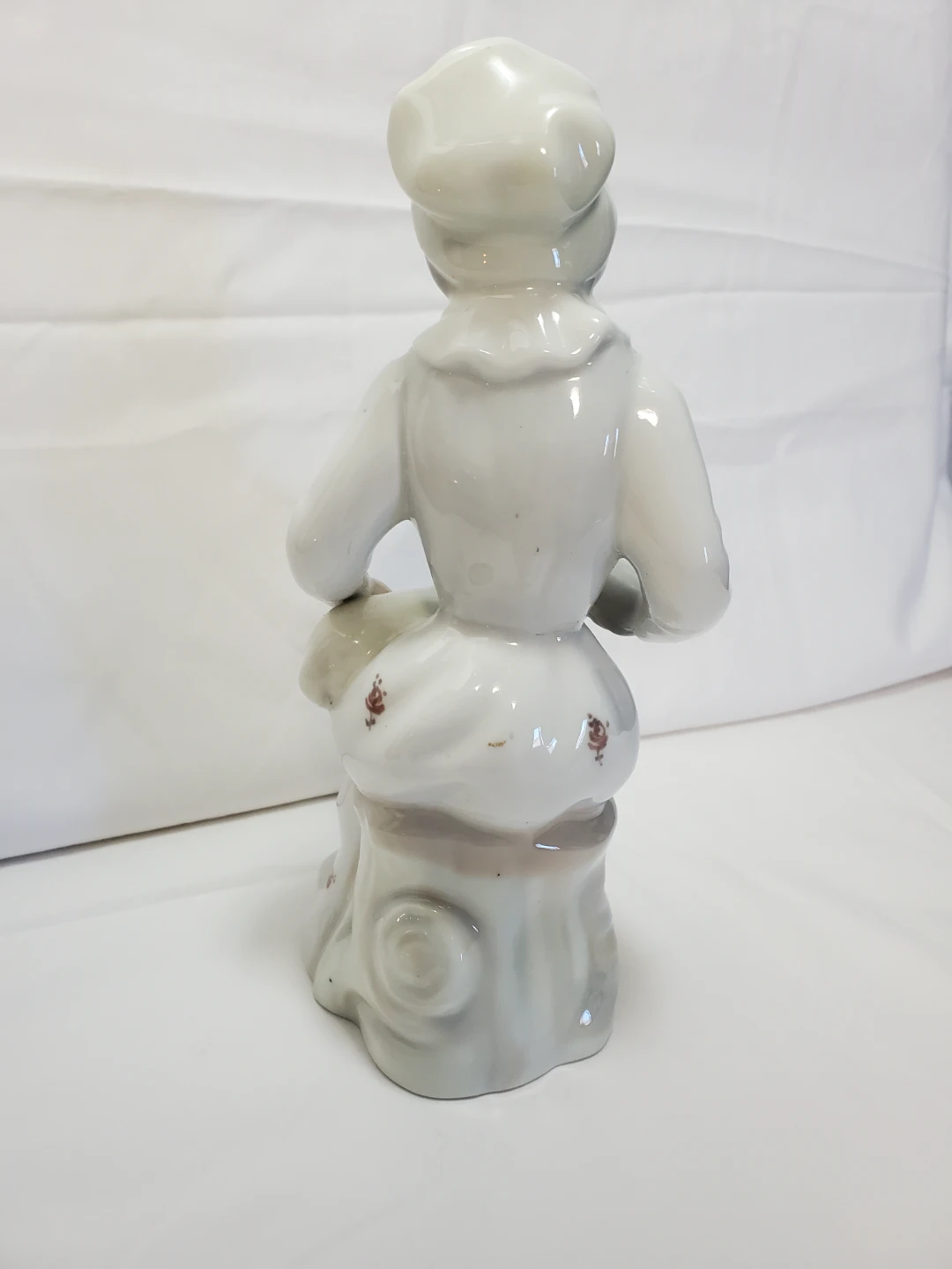 Tengra Lladro  Spanish Made  Porcelain woman With Lamb figurine - photo 4