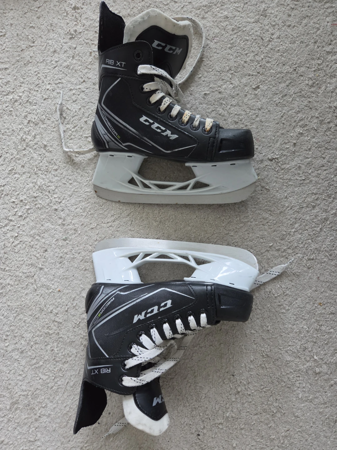 CCM Ribcor XT Ice Skates size 3 - photo 2