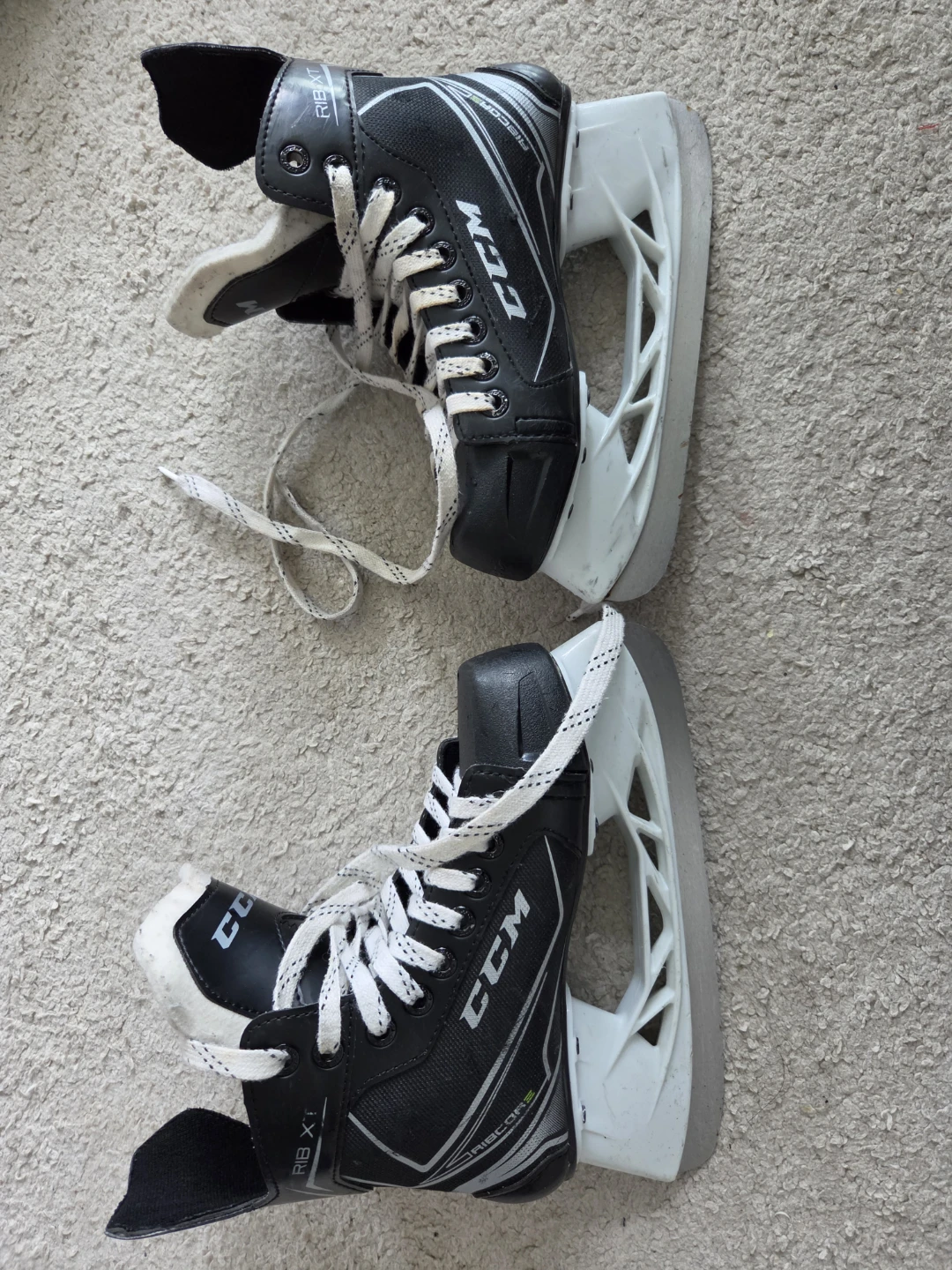 CCM Ribcor XT Ice Skates size 3 - photo 3