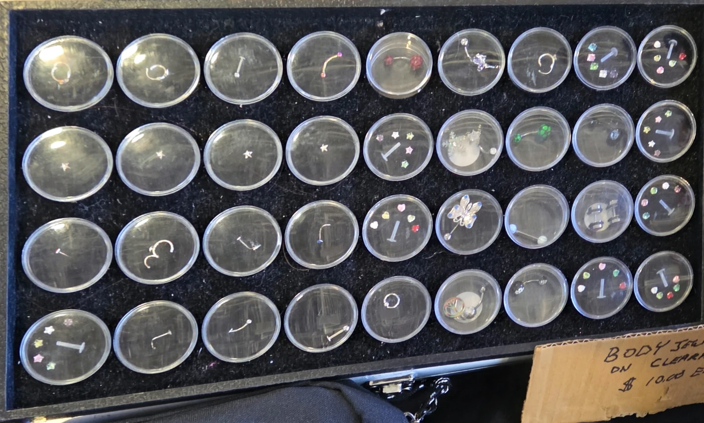 Assorted Body Jewellery Pieces - photo 2