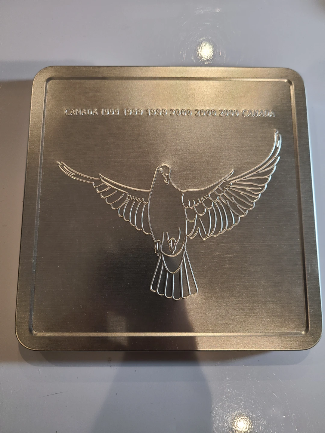 Canada Post Millennium 2000 Collectible Tin - photo 3