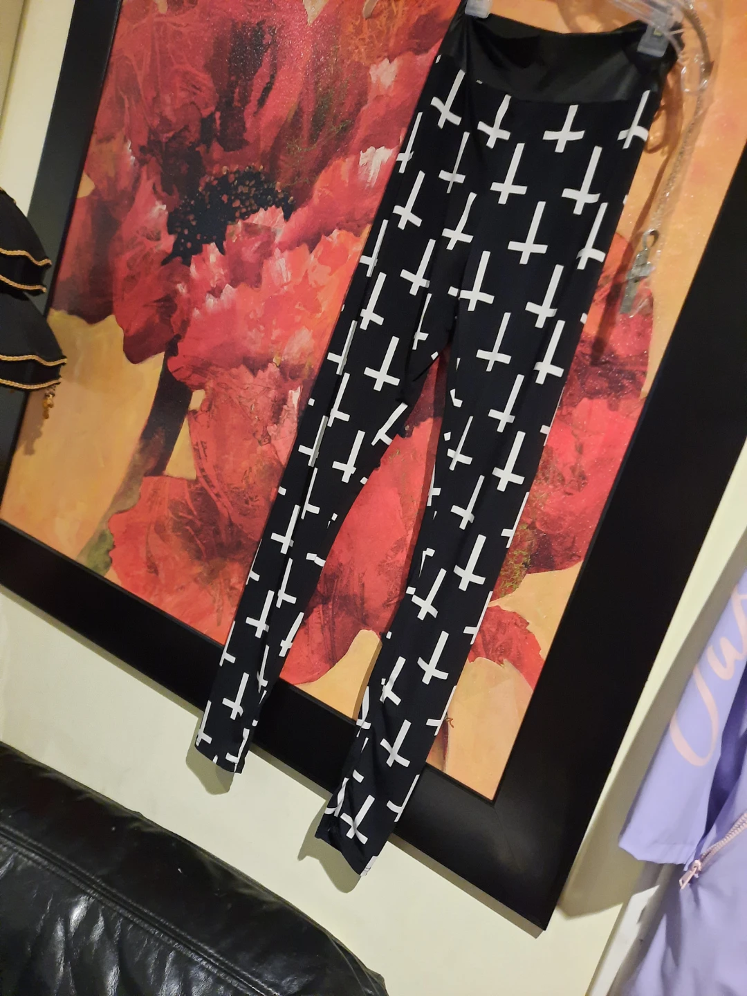 Cross Print Faux leather Leggings & Rhinestone Necklace - photo 4