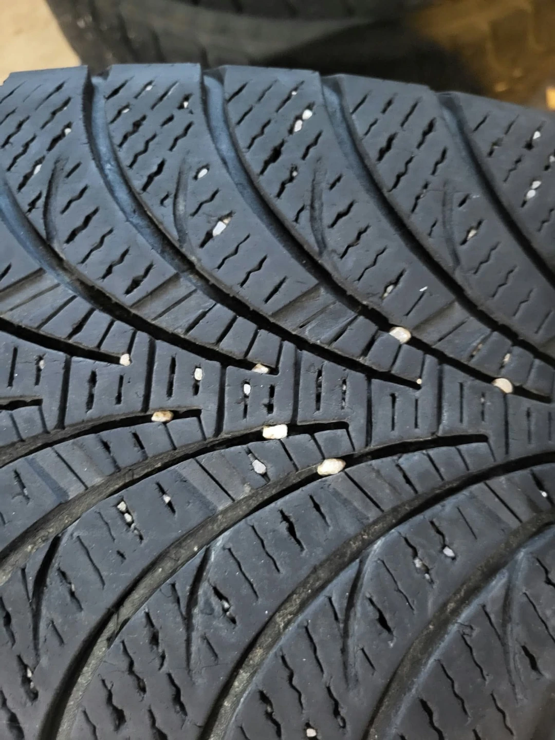 Good year 225 65R17 set of 4 winter tires with balanced R17 Rims - photo 5