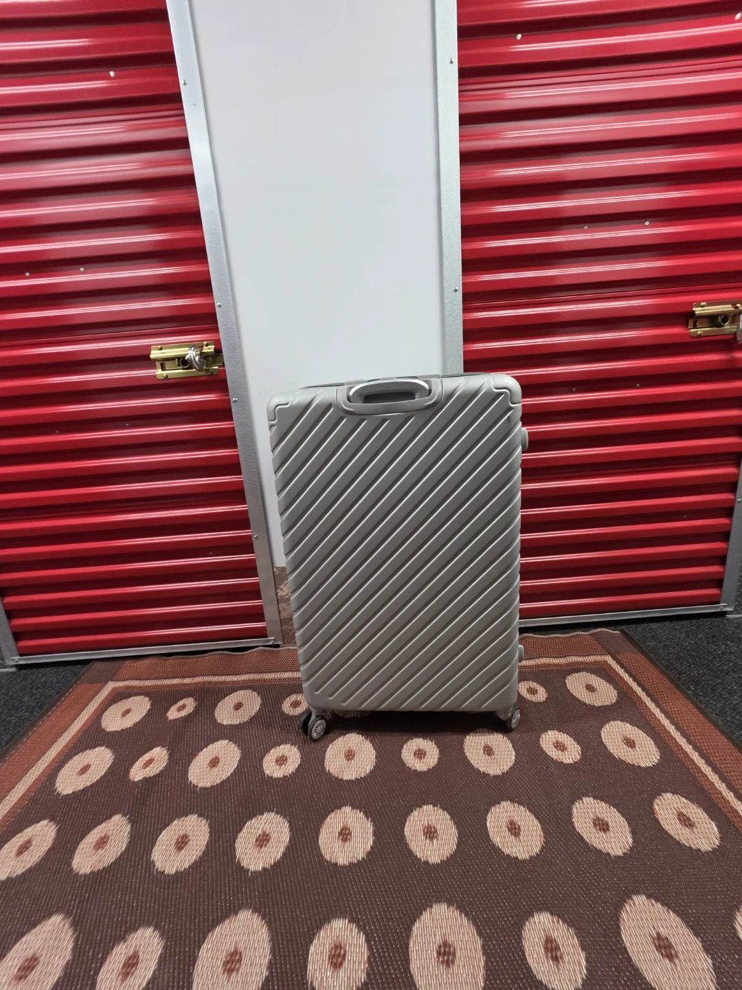 Wisdom Gray Hard-Shell Suitcase - photo 4