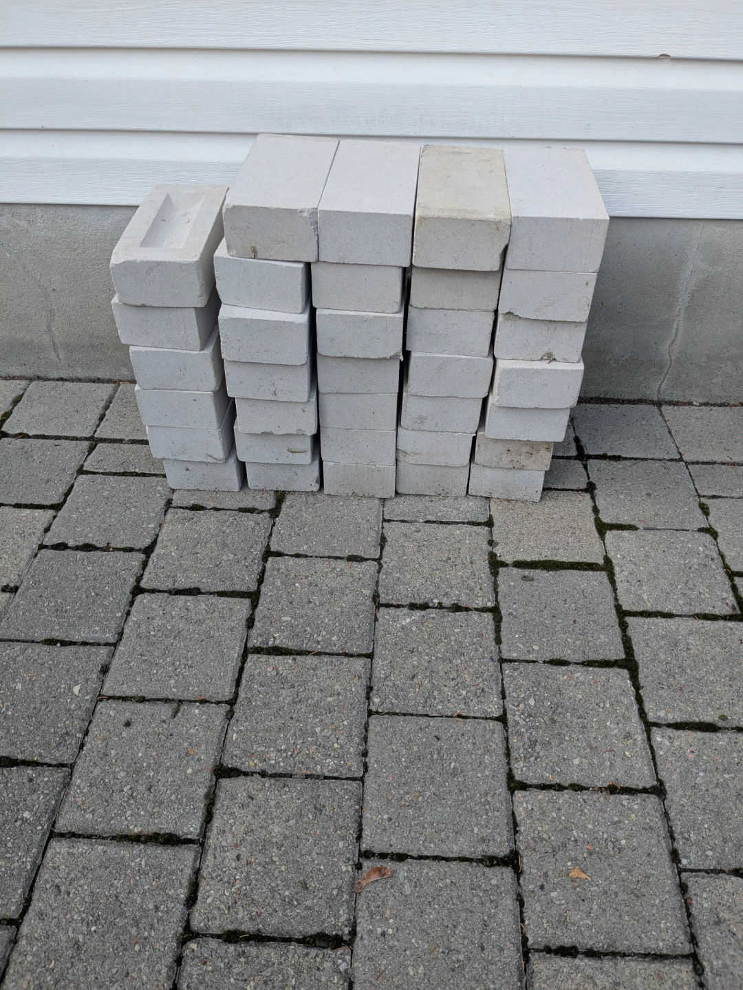 25 Grey Concrete Bricks