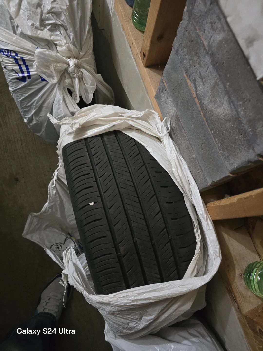 Winter tires 235/45R18 98V - photo 2