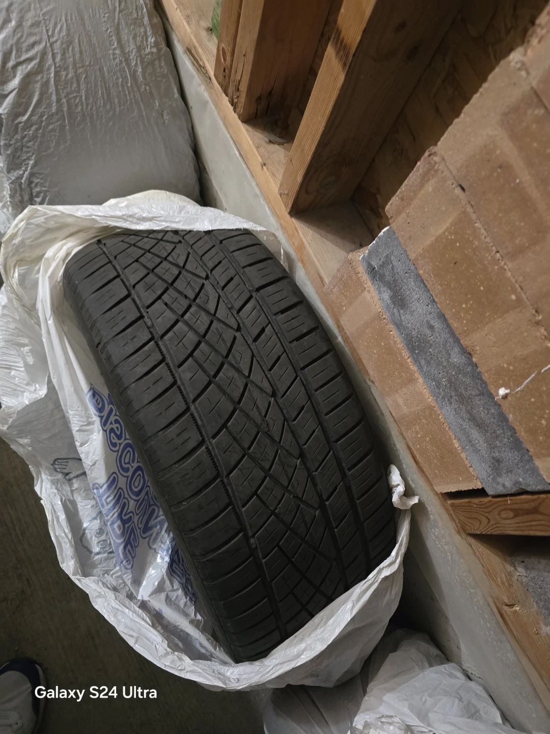 Winter tires 235/45R18 98V - photo 3