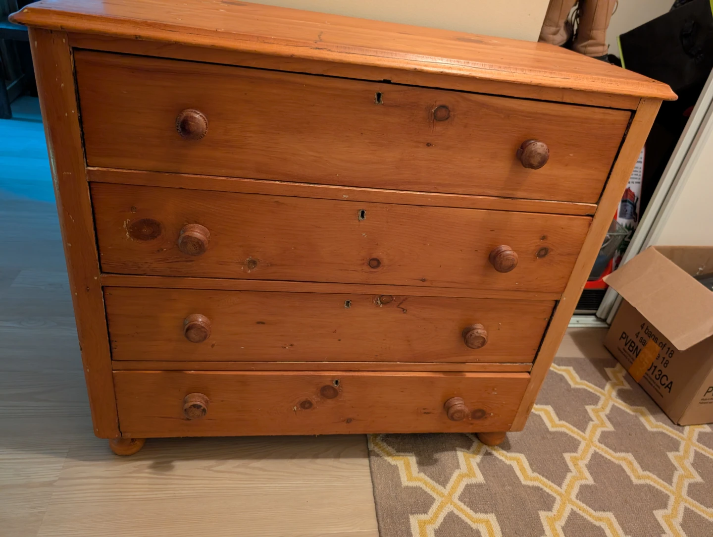 Solid Pine 4-Drawer Dresser