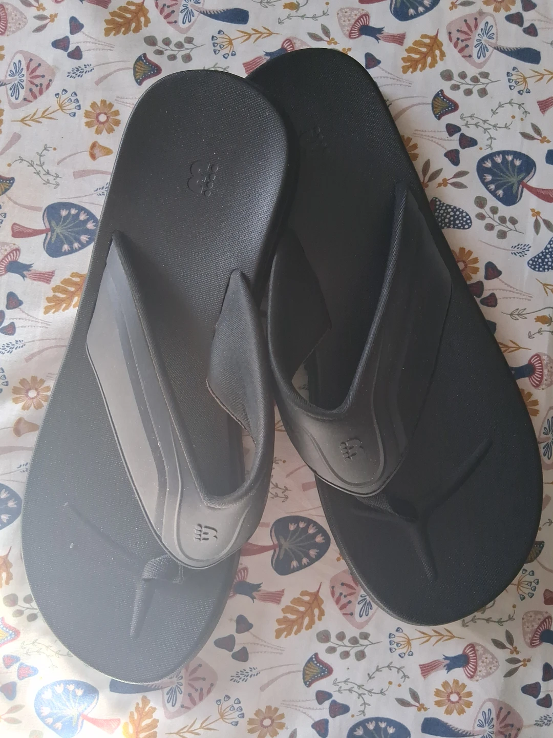 Bench Flip Flops Black Size 10