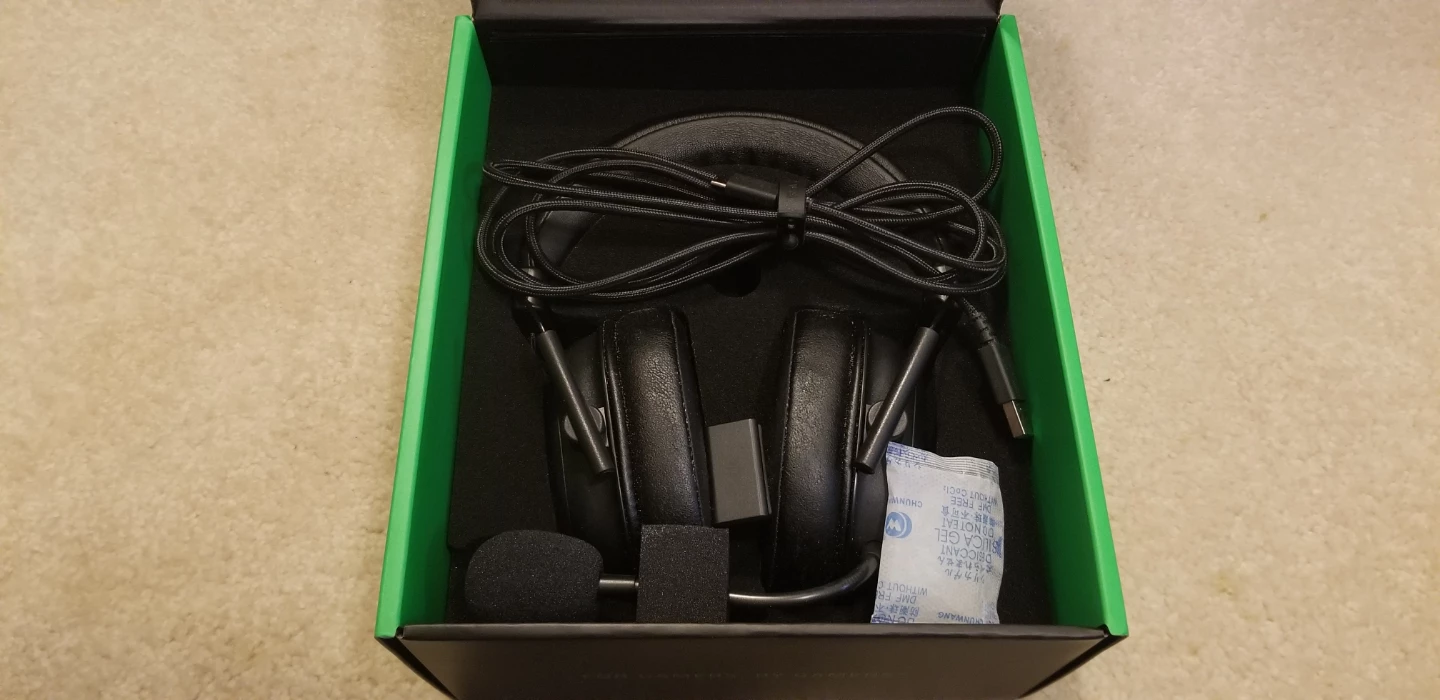 Razer BlackShark V2 HyperSpeed Wireless Gaming Headset - photo 3