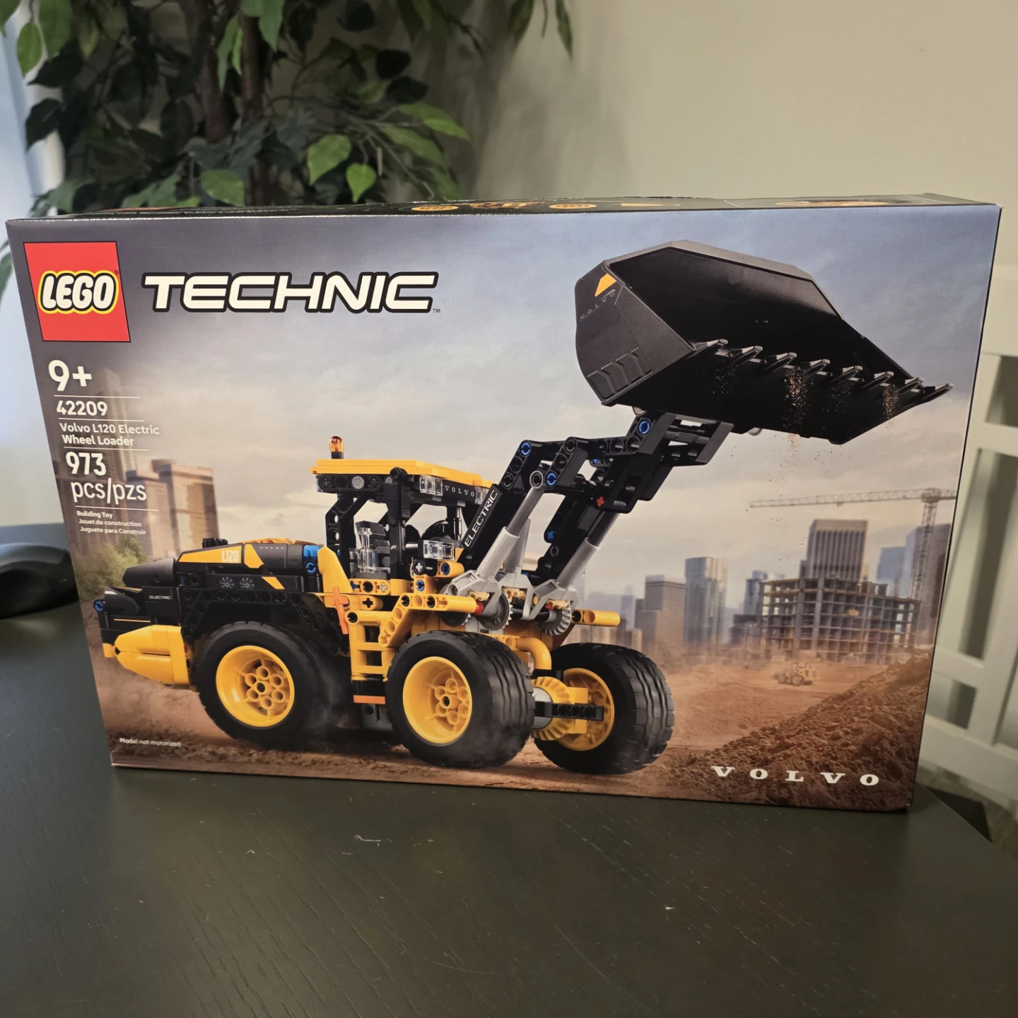 LEGO Technic Volvo L120 Electric Wheel Loader 42209