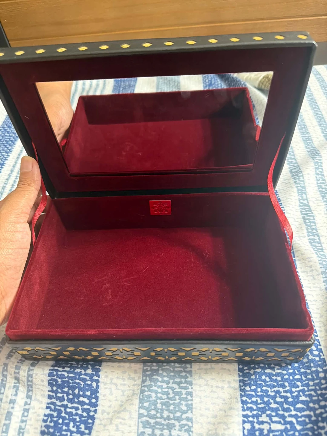 Decorative Black and Gold Jewelry Box - photo 2