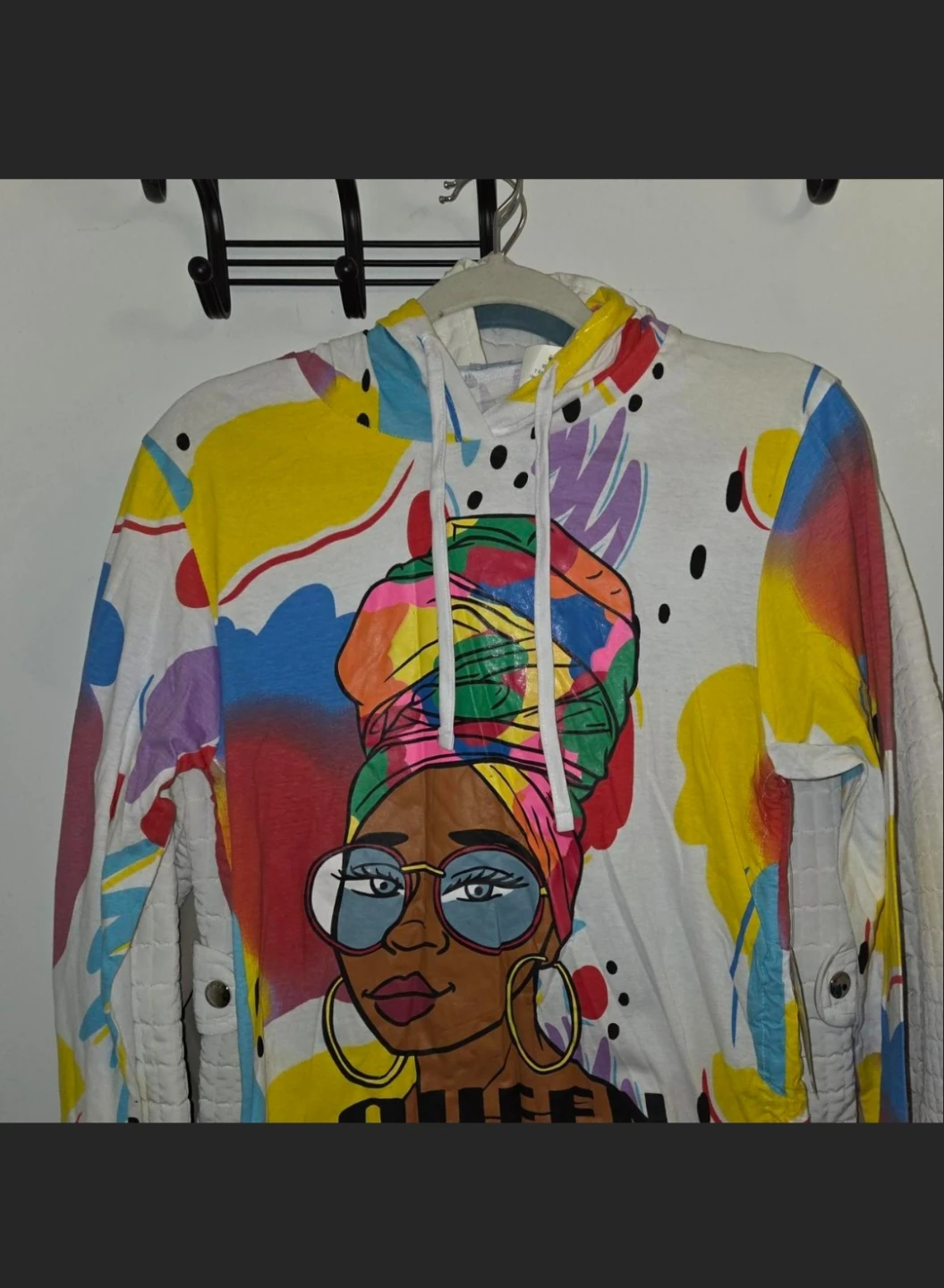On Fire "Queen' Graphic Hoodie in a Women's L