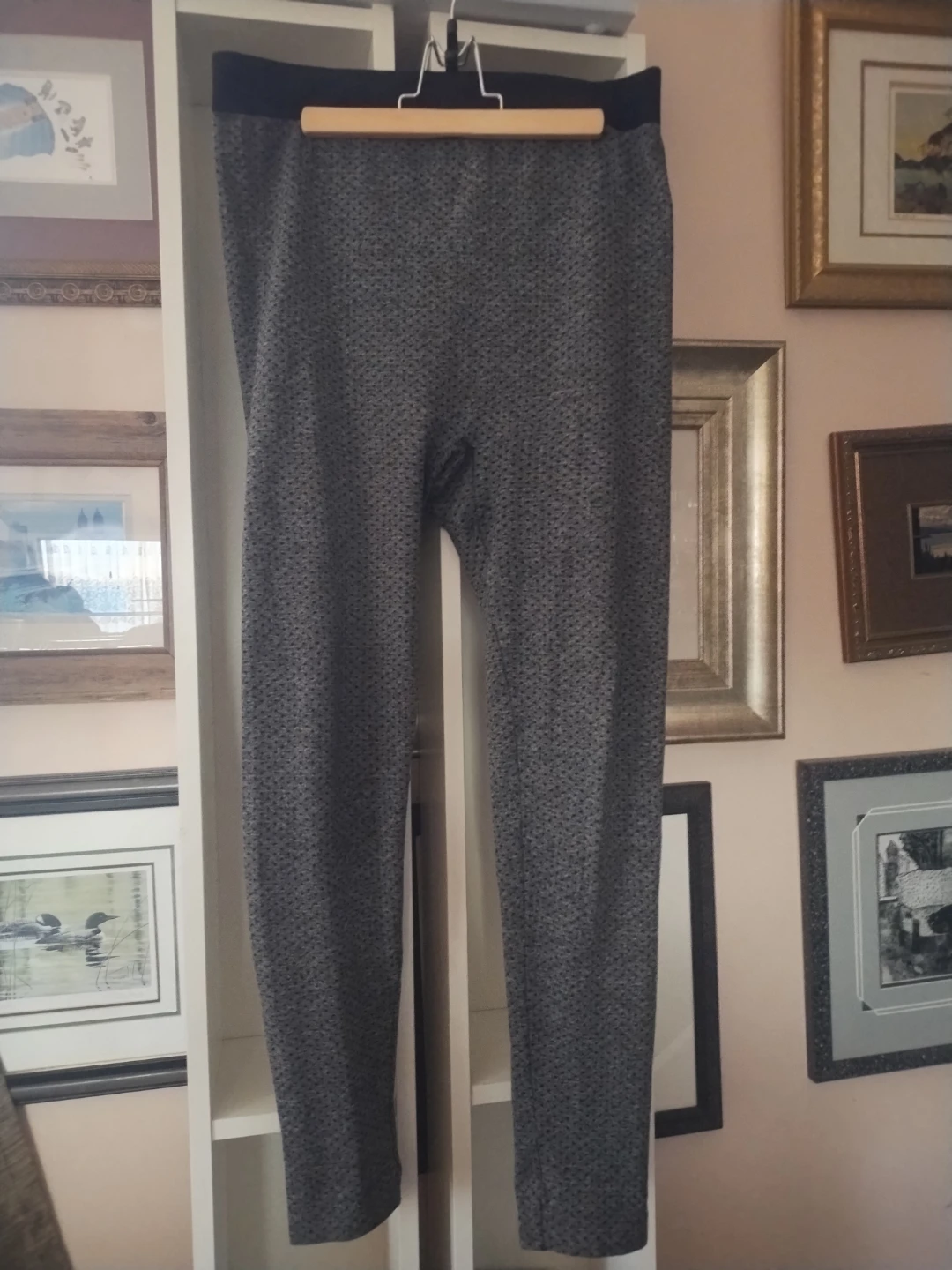 Grey Textured Leggings - size M