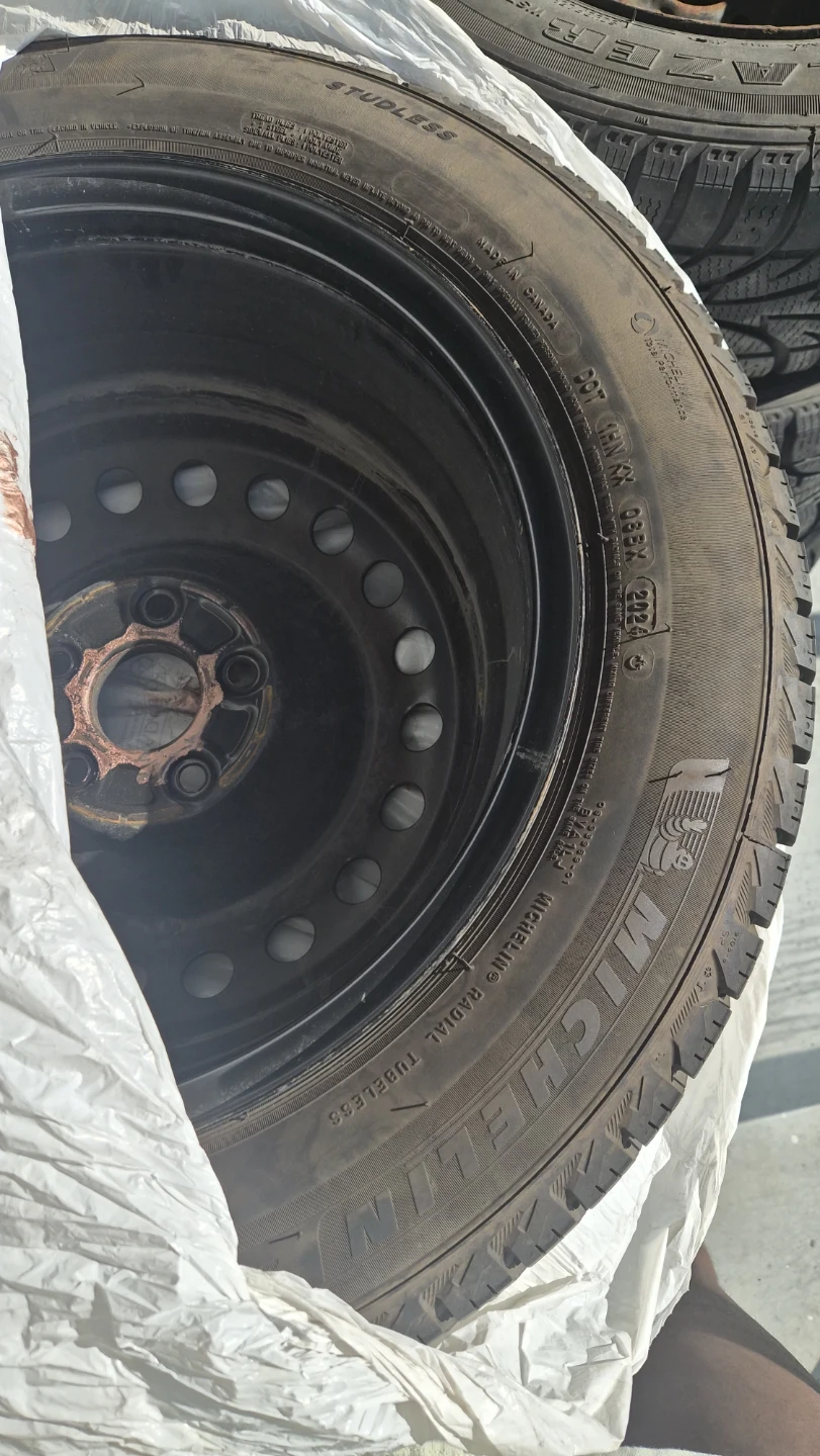 Set of 4 Michelin Winter Tires w/ Rims - 215/60 R17 (7mm Tread) - photo 4