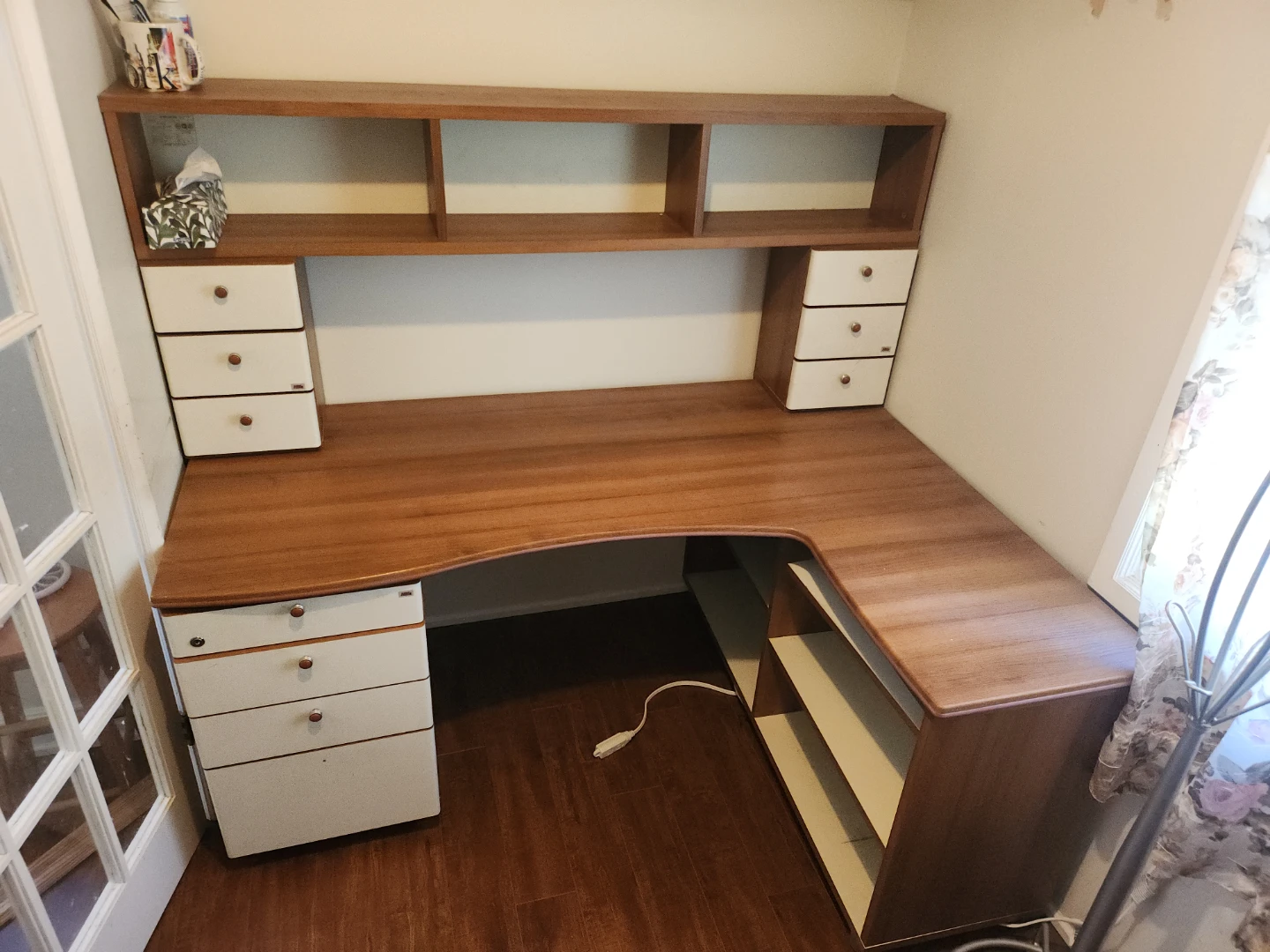 Large L-Shaped Desk with Lots of Storage (Drawers & Shelves)