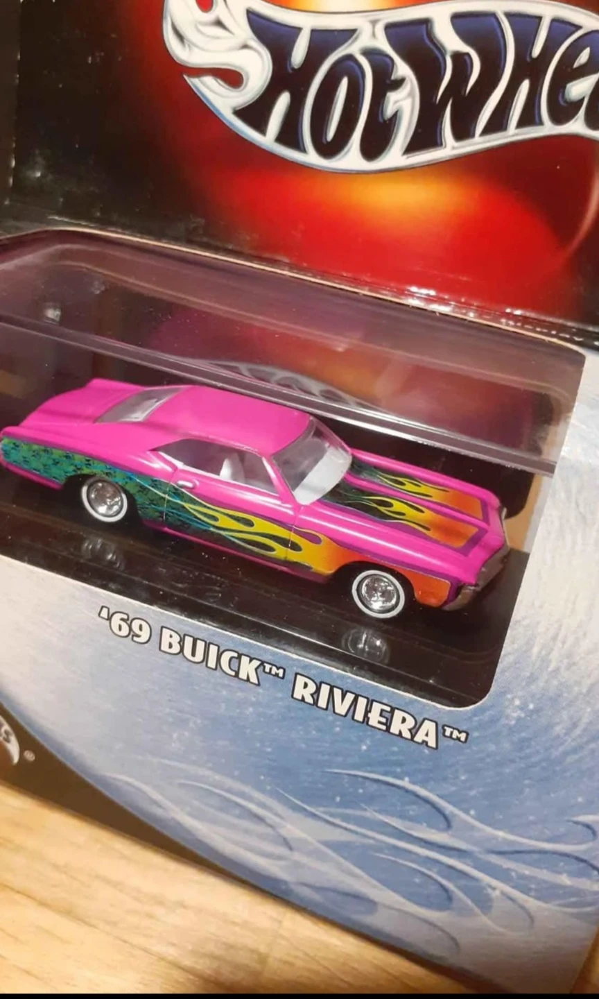 2000 100% Hot Wheels: 1969 Buick Riviera Lowrider - photo 2