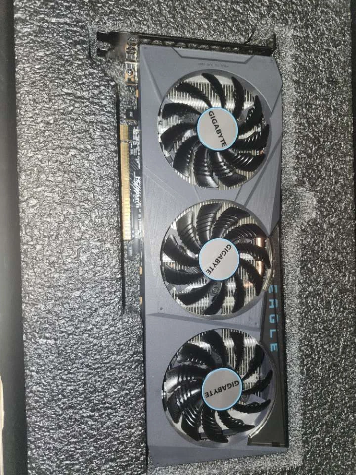 Gigabyte Eagle Graphics Card rx 6600 egle 8g - photo 4
