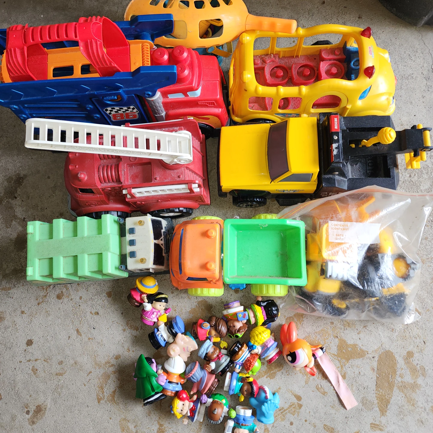 Baby sleeper and toys - photo 3