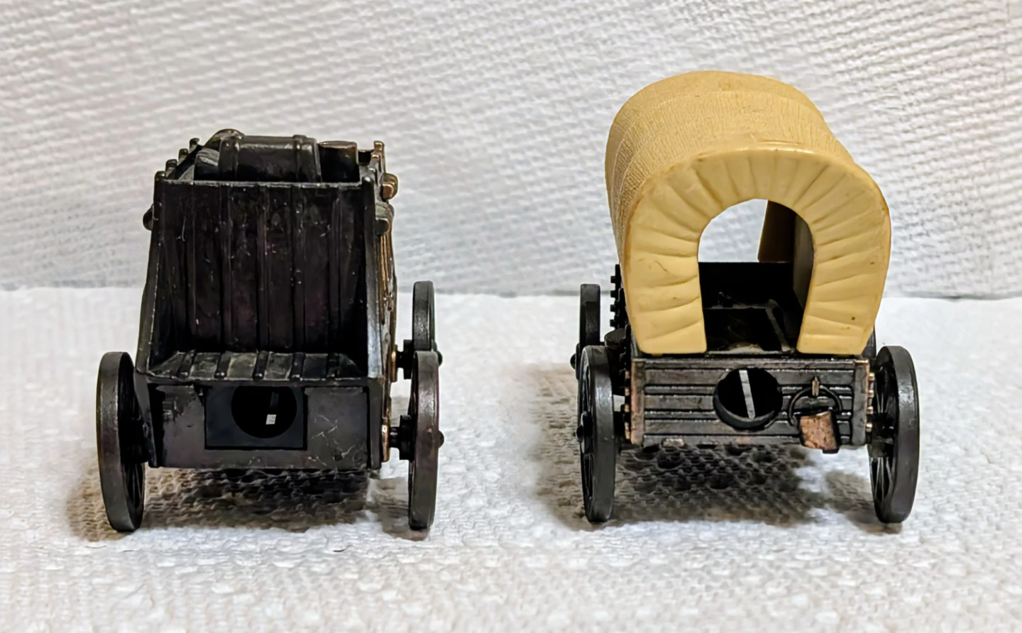 Vintage Diecast Stagecoach and Covered Wagon Pencil Sharpeners - photo 4