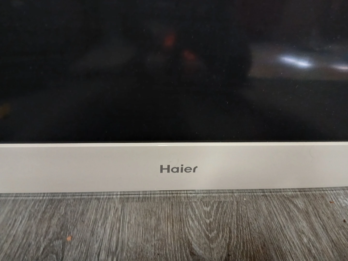 Haier white television LED - photo 2