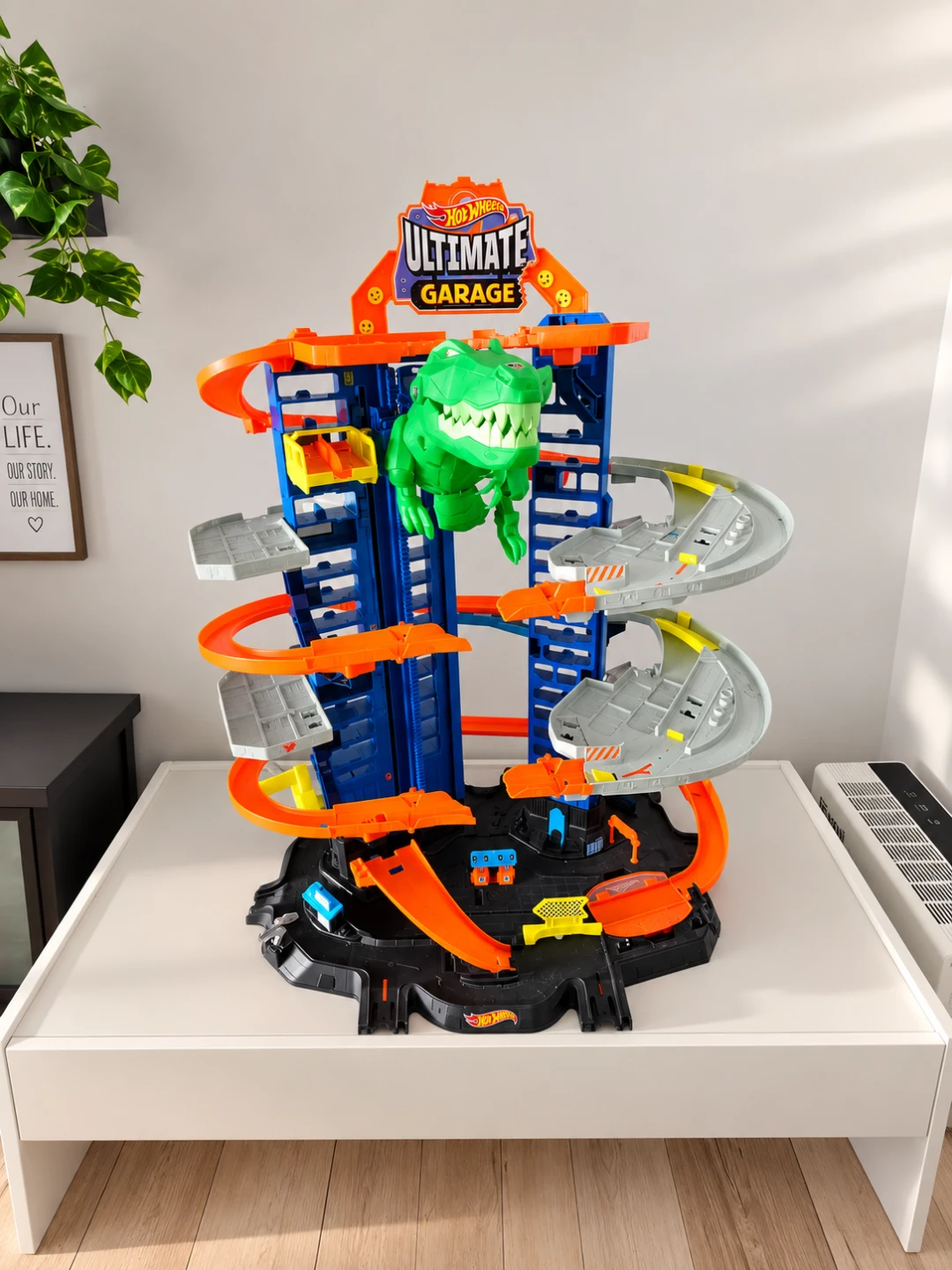 Hot Wheels Ultimate Garage T-Rex Playset