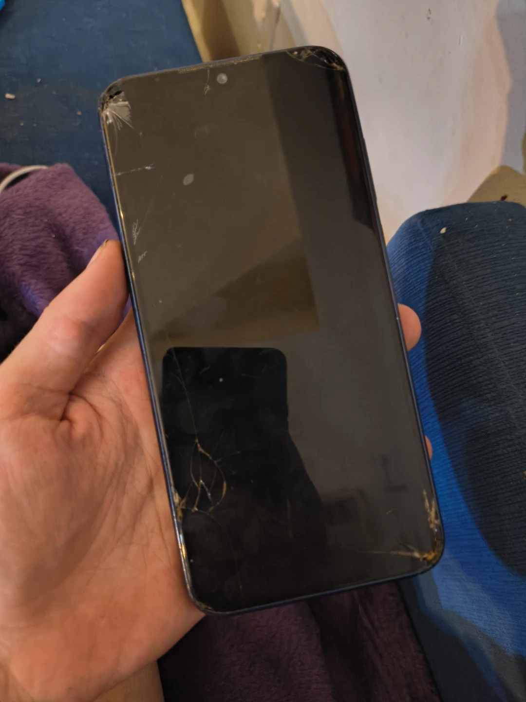 Cracked moto E 2020 for parts or repair - photo 2