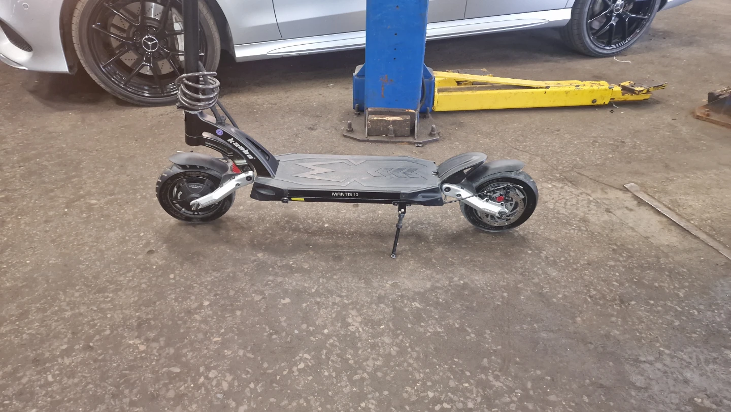 Kaabo Mantis 10 Electric Scooter - photo 4