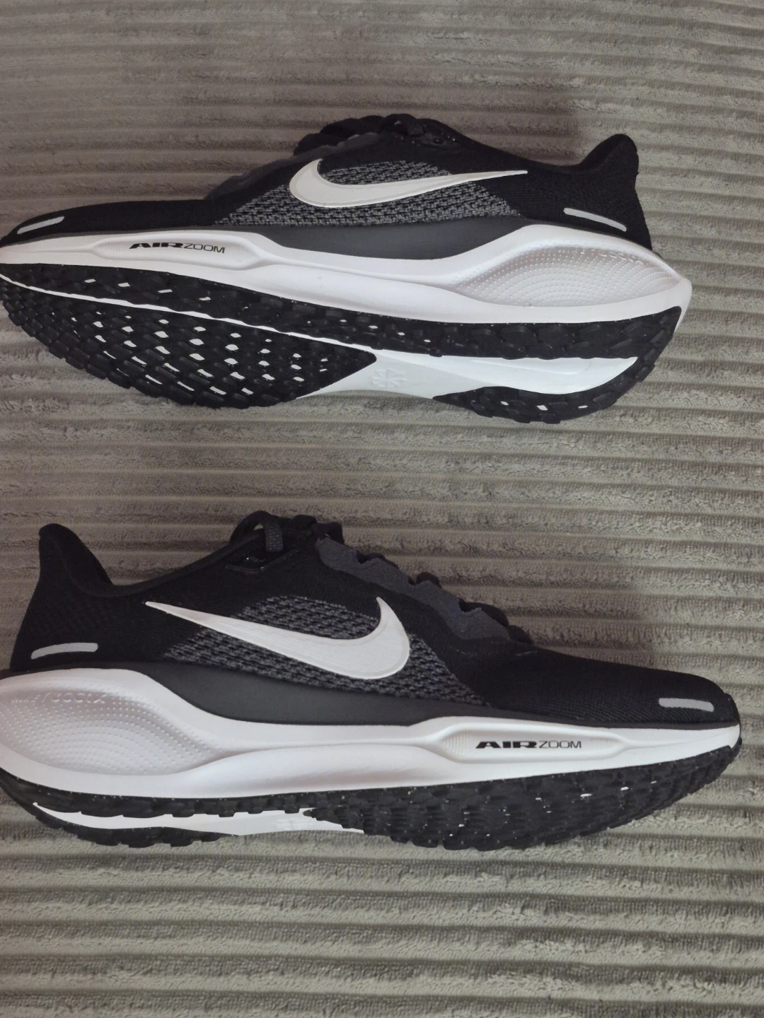 BNIB)Nike Size 7 Air Zoom Pegasus Sneakers